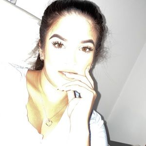 Meet your Posher, Danai